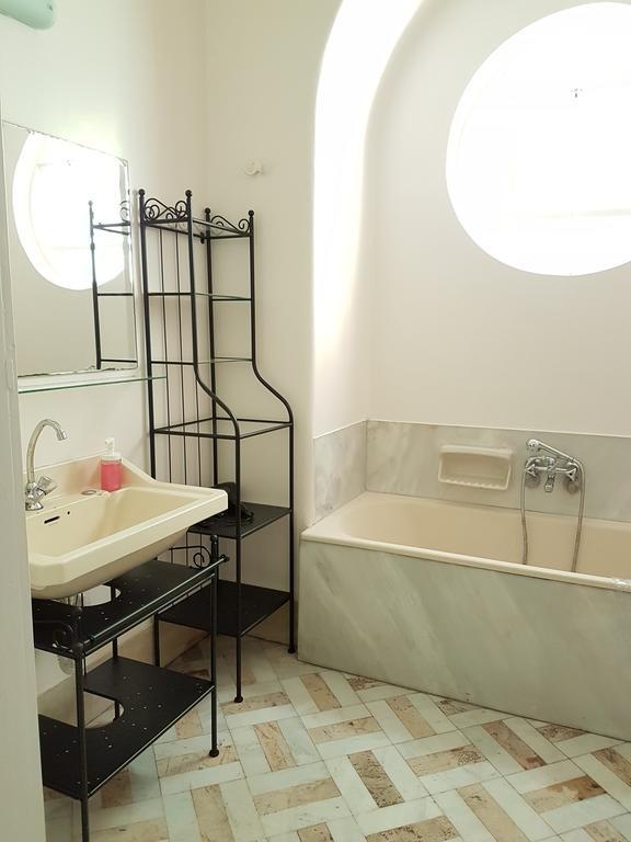 Apartament Errathens Pine Red And Taupe - Athens Center Zewnętrze zdjęcie